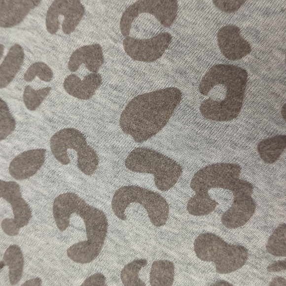 Rails leopard print sweatshirt w/side zippers - Picture 8 of 10